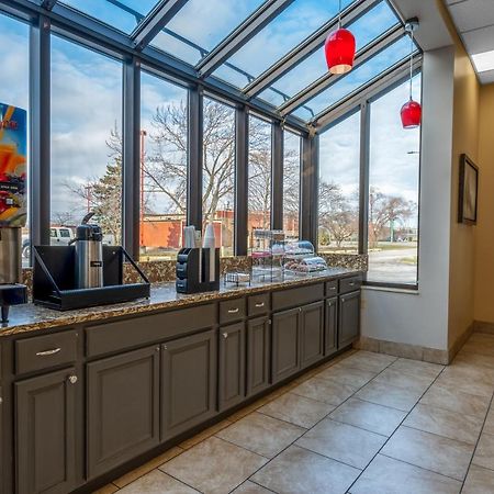 Days Inn By Wyndham Perrysburg Toledo Экстерьер фото