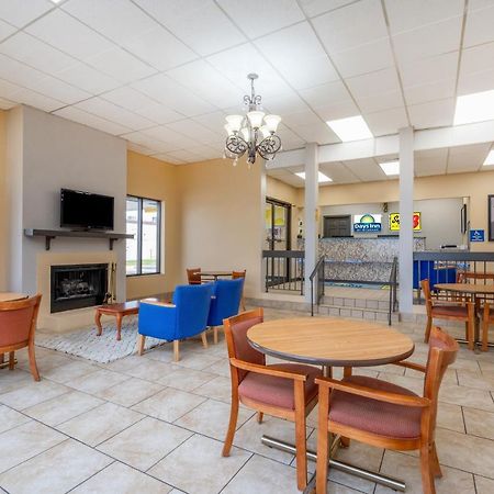 Days Inn By Wyndham Perrysburg Toledo Экстерьер фото