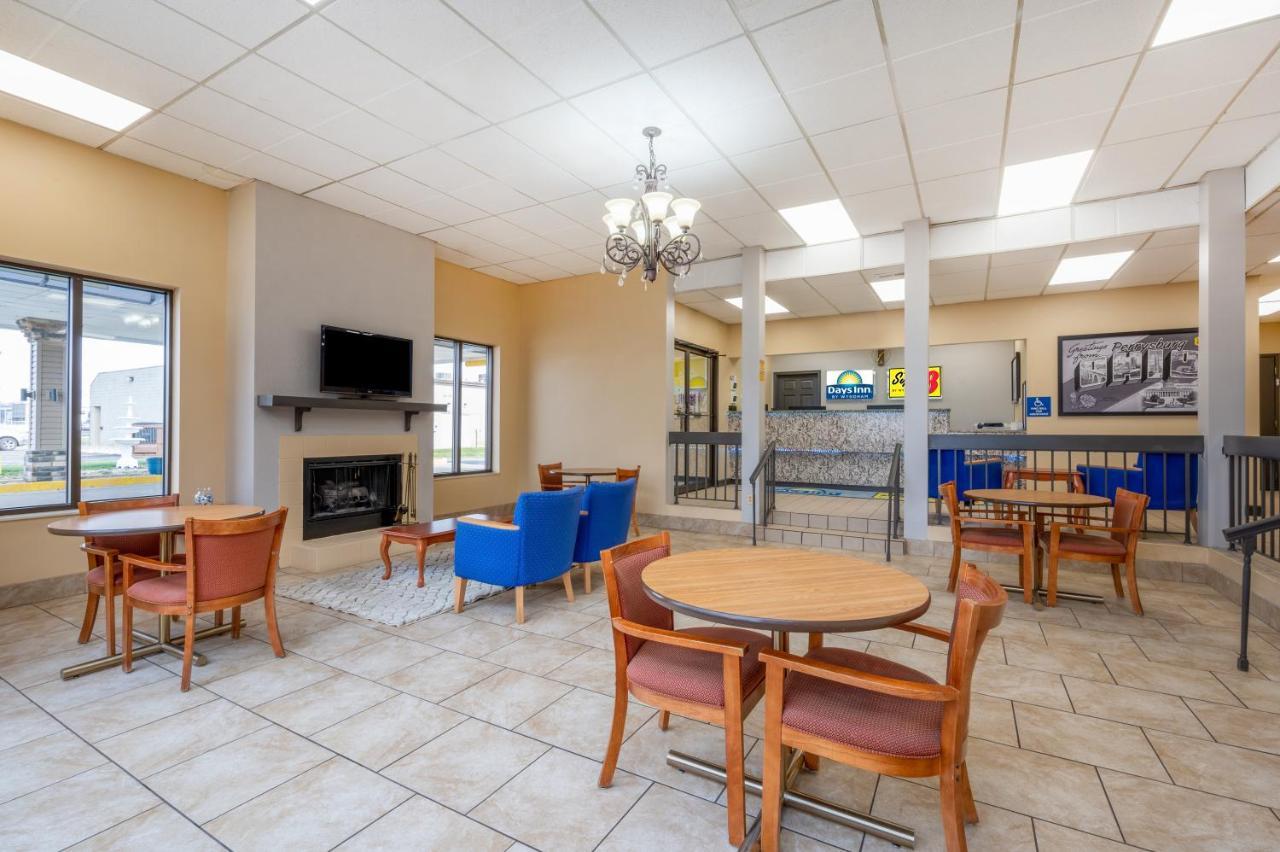 Days Inn By Wyndham Perrysburg Toledo Экстерьер фото