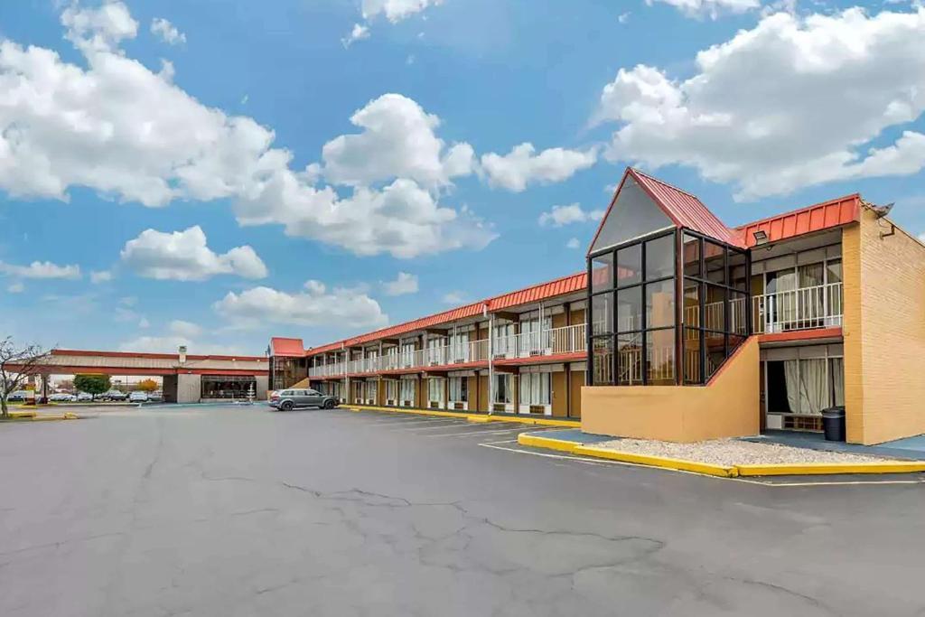 Days Inn By Wyndham Perrysburg Toledo Экстерьер фото